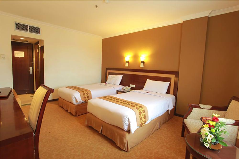 Semesta Heritage Hotel & Convention Semarang Exteriör bild