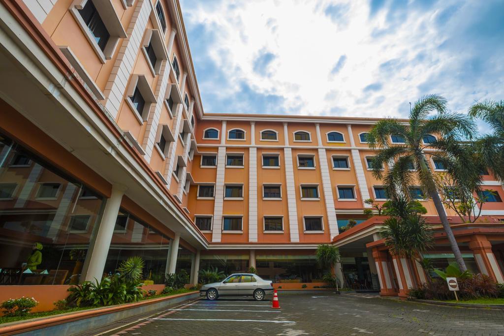 Semesta Heritage Hotel & Convention Semarang Exteriör bild