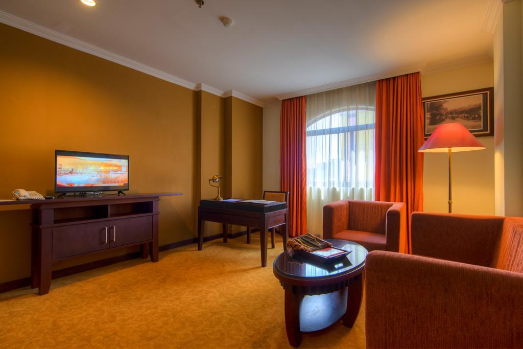 Semesta Heritage Hotel & Convention Semarang Exteriör bild
