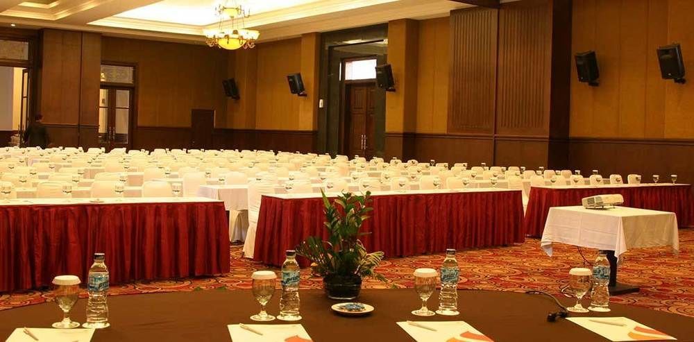 Semesta Heritage Hotel & Convention Semarang Exteriör bild