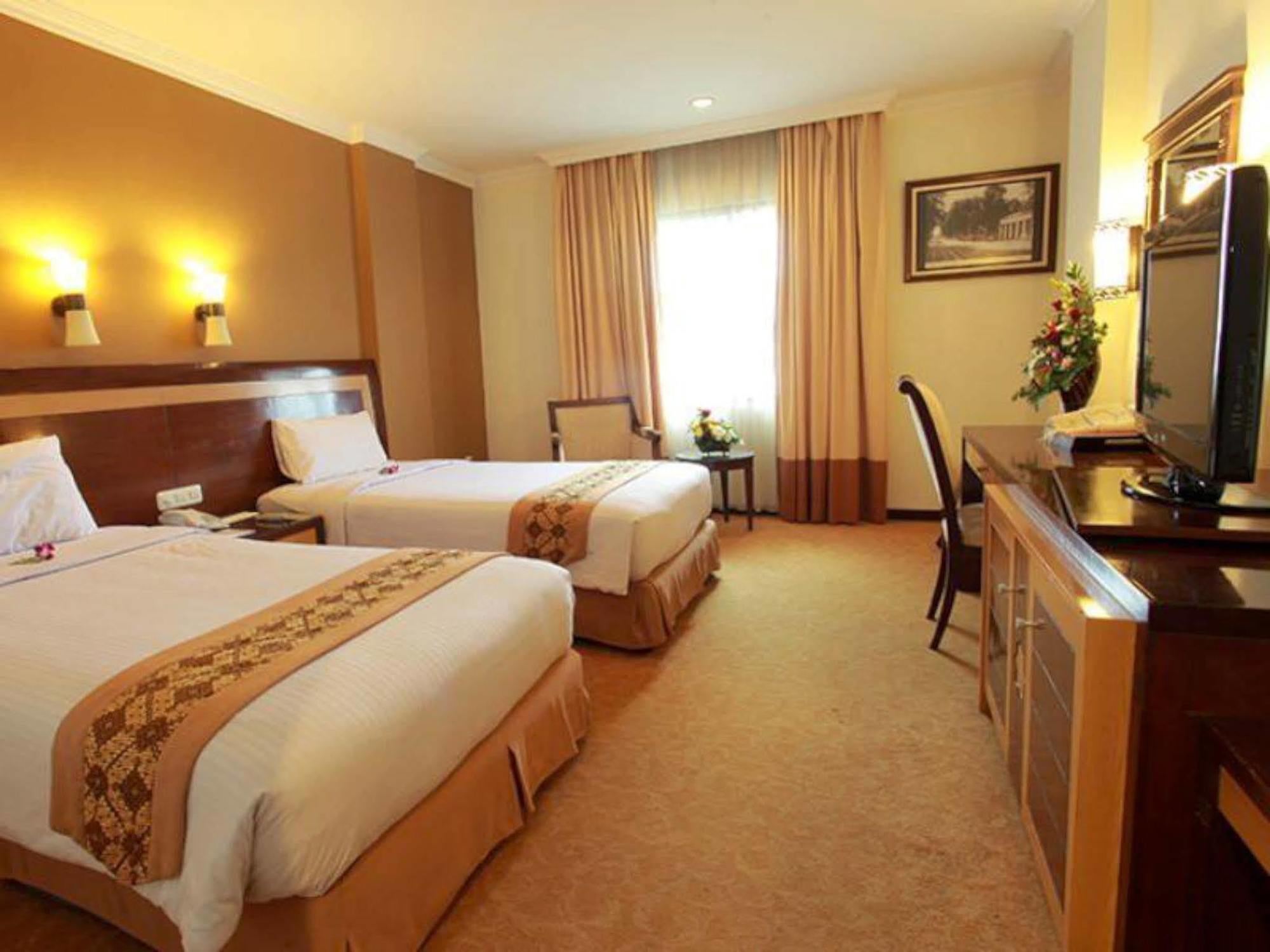 Semesta Heritage Hotel & Convention Semarang Exteriör bild