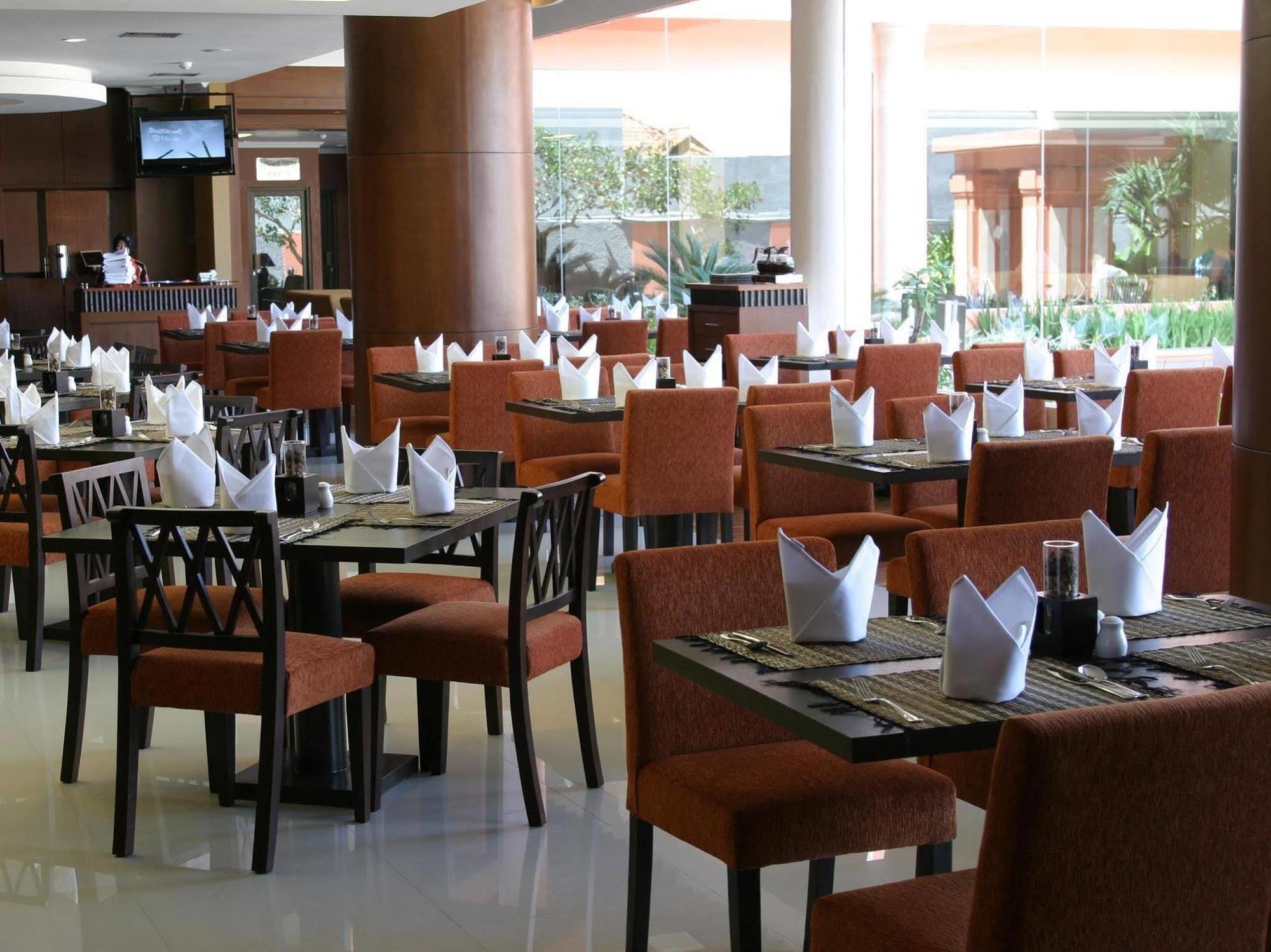 Semesta Heritage Hotel & Convention Semarang Exteriör bild